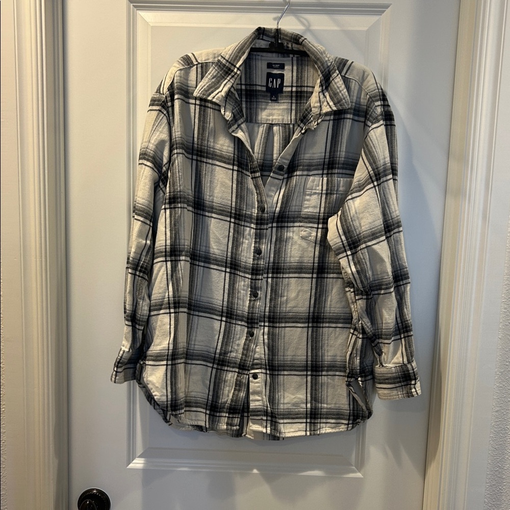 GAP Black and White Plaid Button Down Shirt